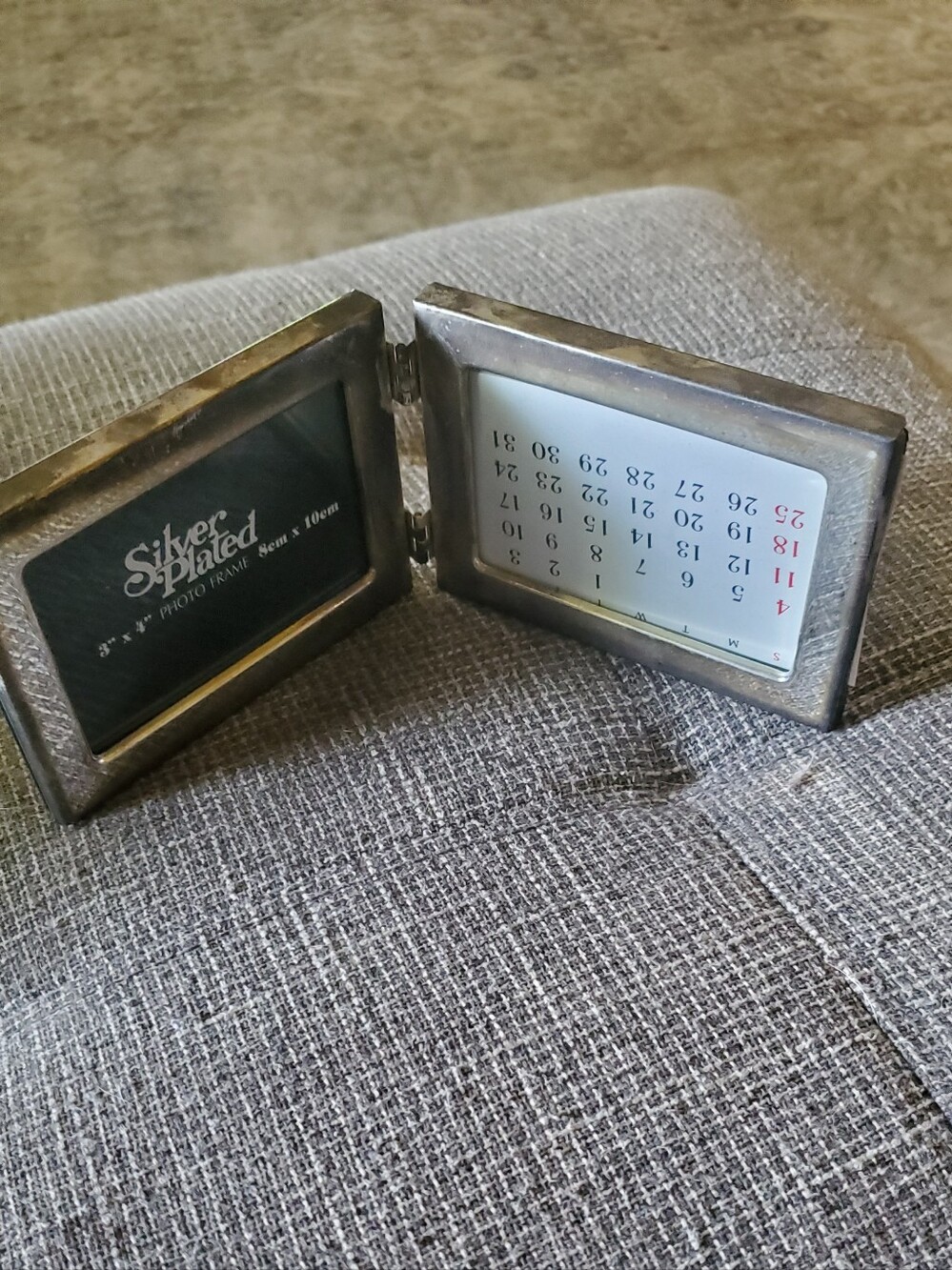Silver Plated Hinged Mini Photo Frame - Silver Colo4 3 X 4